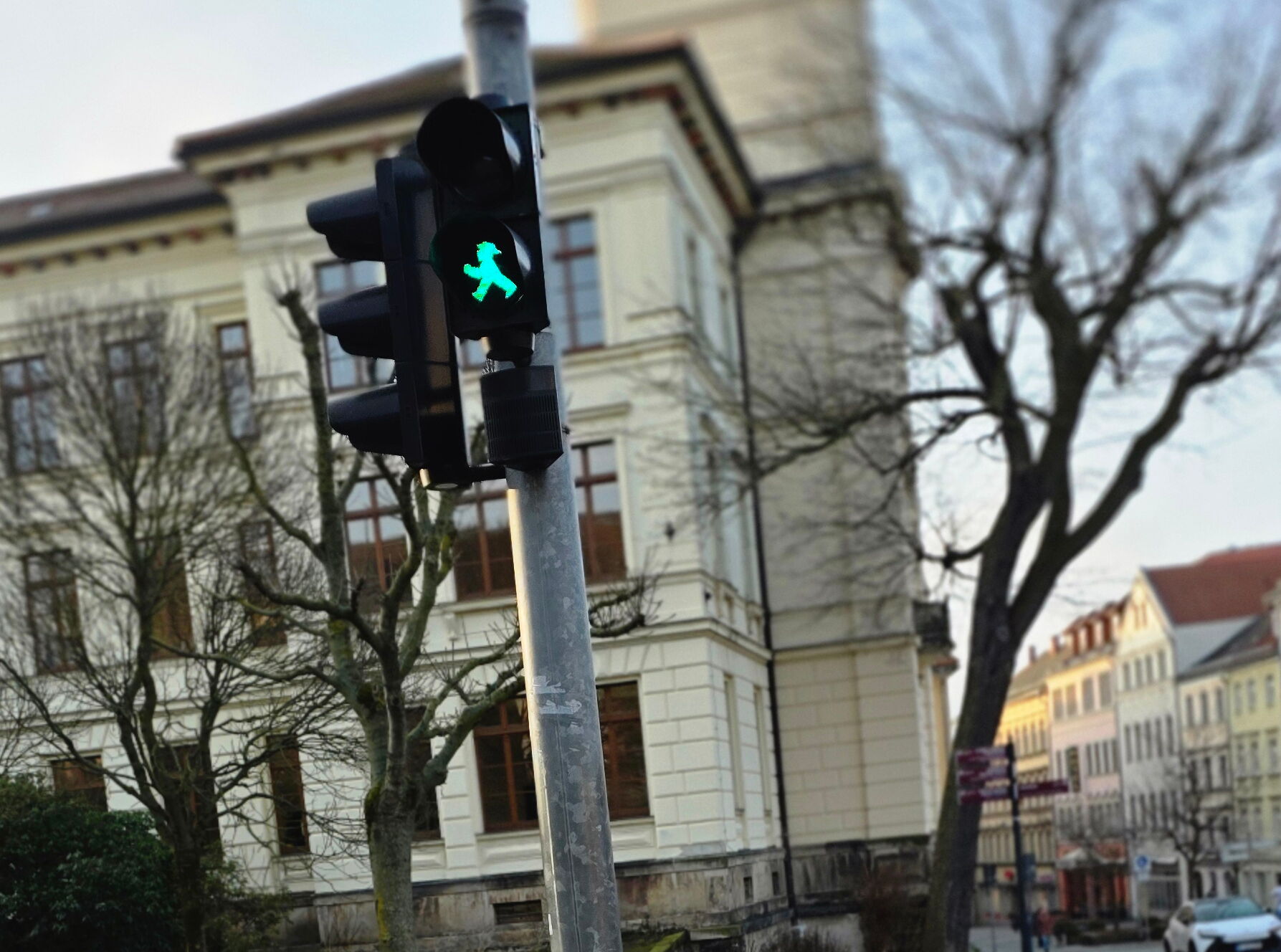 Fussgängerampel vom Bahnhof in die Innenstadt Zittaus